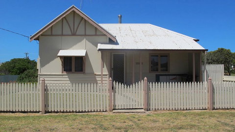 Ellison's Holiday Home - Sunshine Coast Tourism 4