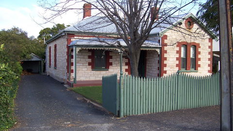 Naracoorte Cottages – Smith Street Villa - Sunshine Coast Tourism 0