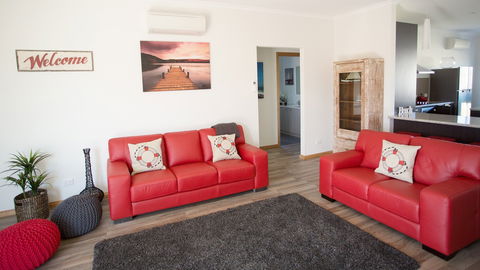 RED FIN Part Of BLUE FIN HOLIDAY HOMES - Sunshine Coast Tourism 10