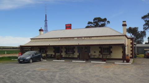 Wildongoleechie Hotel - Holiday Sunshine Coast 2
