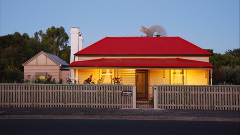 Shurdingtons Cottage - Sunshine Coast Tourism 0