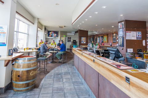 Merimbula Lakeview  Hotel  - Sunshine Coast Tourism 0