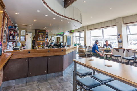 Merimbula Lakeview  Hotel  - Sunshine Coast Tourism 1