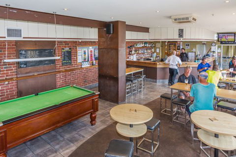 Merimbula Lakeview  Hotel  - Sunshine Coast Tourism 2