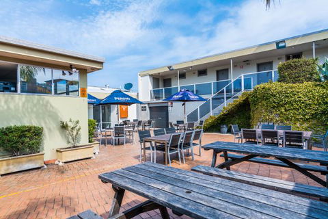 Merimbula Lakeview  Hotel  - Sunshine Coast Tourism 3
