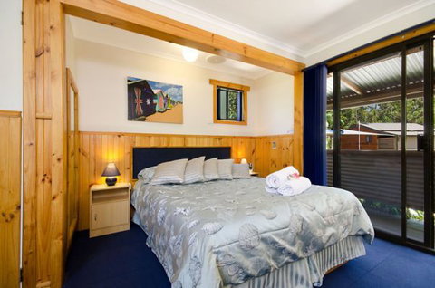 Ocean Grove Cedar Cabins - Holiday Sunshine Coast 3