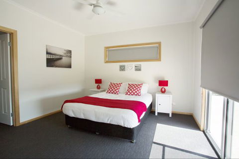 RED FIN Part Of BLUE FIN HOLIDAY HOMES - Sunshine Coast Tourism 3