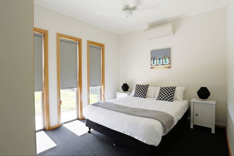 RED FIN Part Of BLUE FIN HOLIDAY HOMES - Sunshine Coast Tourism 4