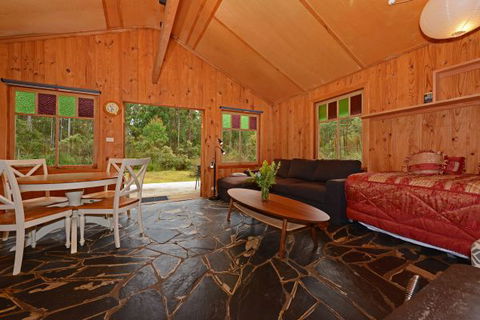 Saintys Creek Cottage - Sunshine Coast Tourism 3