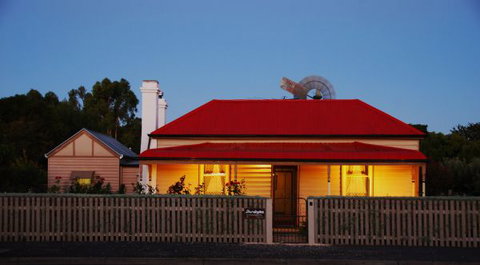 Shurdingtons Cottage - Sunshine Coast Tourism 1