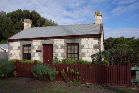 Tara Cottage - Holiday Sunshine Coast 0