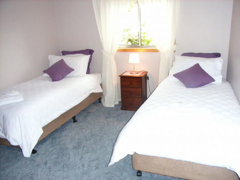 Three Hut Point Waterfront Accommodation - Sunshine Coast Tourism 1