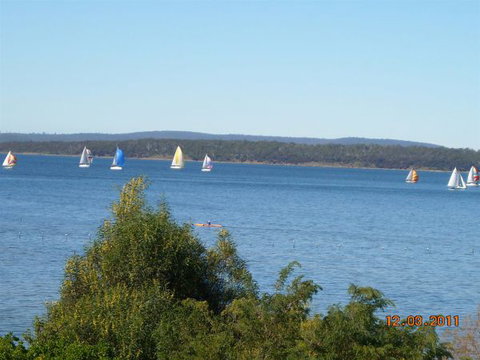 Three Hut Point Waterfront Accommodation - Sunshine Coast Tourism 4