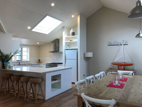 The Caledonian Inn - Sunshine Coast Tourism 1