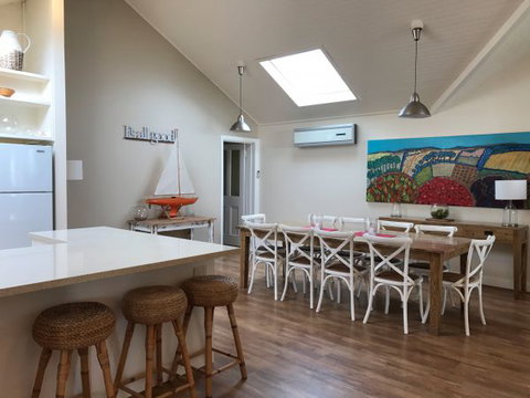 The Caledonian Inn - Sunshine Coast Tourism 2