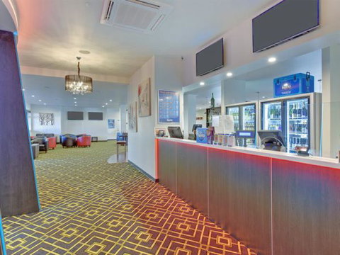 Burnie Central Townhouse Hotel  - Holiday Sunshine Coast 3