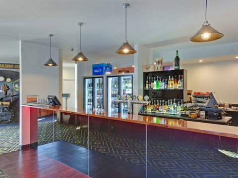 Burnie Central Townhouse Hotel  - Holiday Sunshine Coast 5