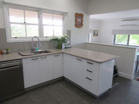 Valley View Cottage - Sunshine Coast Tourism 1