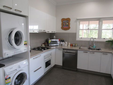 Valley View Cottage - Sunshine Coast Tourism 2