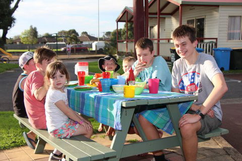 Warrnambool Holiday Park And Motel - Sunshine Coast Tourism 0