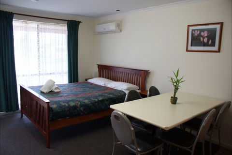Warrnambool Holiday Park And Motel - Sunshine Coast Tourism 1