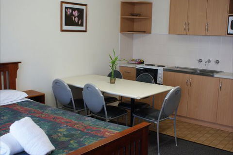 Warrnambool Holiday Park And Motel - Sunshine Coast Tourism 4