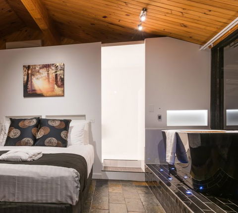 Waterfall Springs Retreat And Wildlife Sanctuary - Holiday Sunshine Coast 0