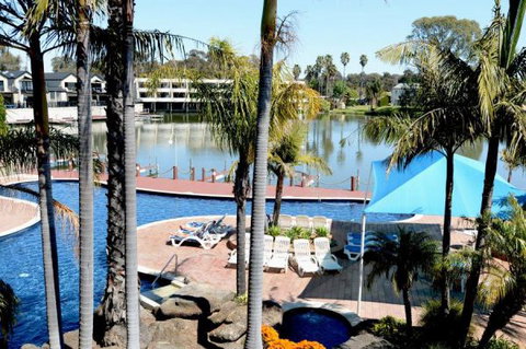 Yarrawonga Waterfront Apartments - Sunshine Coast Tourism 5