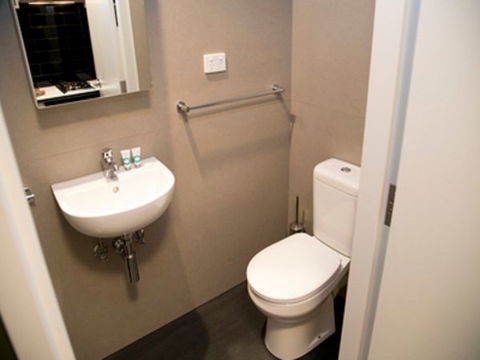 Abercombie Student Accommodation (Summer) - Holiday Sunshine Coast 6