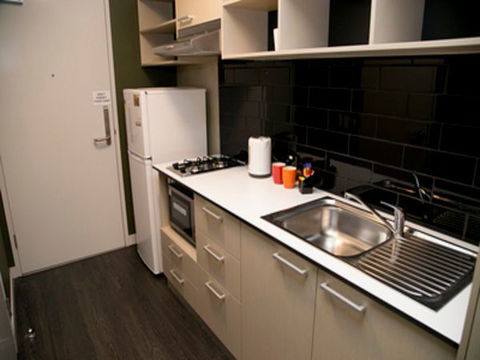 Abercombie Student Accommodation (Summer) - Holiday Sunshine Coast 7