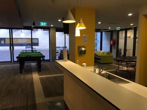 Abercombie Student Accommodation (Summer) - Holiday Sunshine Coast 8