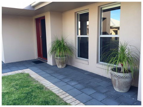 Adore 6 Villa - Holiday Sunshine Coast 0