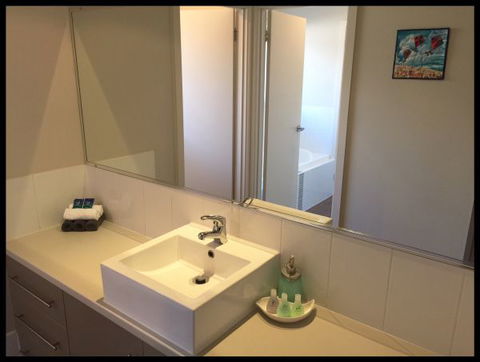 Adore 6 Villa - Holiday Sunshine Coast 6