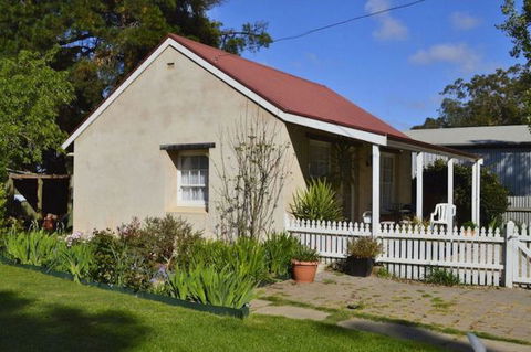 Almond Tree Cottage - Holiday Sunshine Coast 0