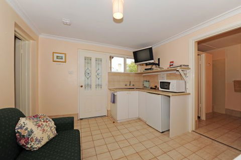 Albany View Street Lodge Bed And Breakfast And Art Studio - Holiday Sunshine Coast 1