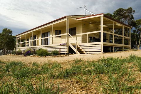 Allusion Cottages - Holiday Sunshine Coast 0
