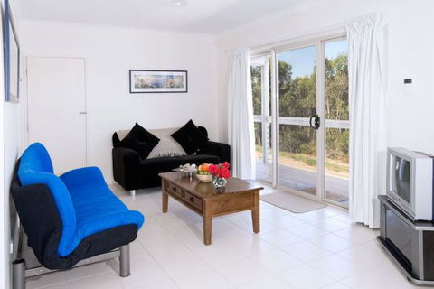 Allusion Cottages - Holiday Sunshine Coast 2
