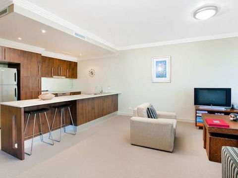 Ambience @ The Harbour - Holiday Sunshine Coast 5