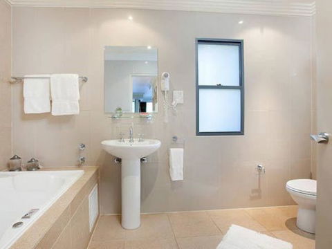 Ambience @ The Harbour - Holiday Sunshine Coast 8