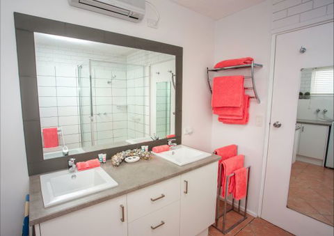 Arlingtons Accommodation - Holiday Sunshine Coast 2