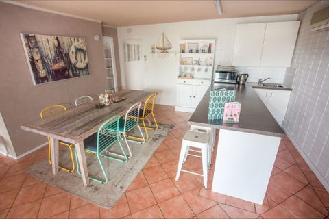 Arlingtons Accommodation - Holiday Sunshine Coast 4