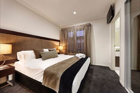 Attika Hotel - Holiday Sunshine Coast 1