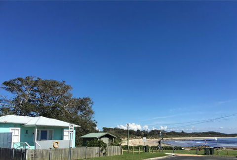 Aurora Beachfront Cottage - Holiday Sunshine Coast 6