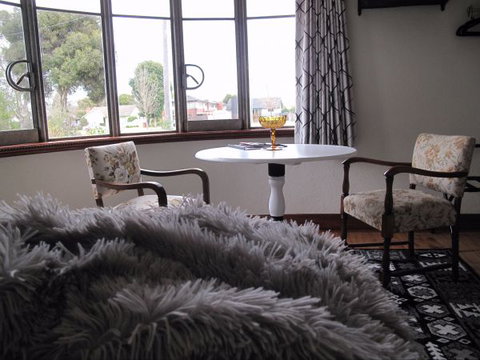 B&B Wodonga - Art Deco Accommodation - Sunshine Coast Tourism 1