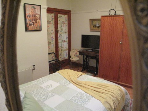 B&B Wodonga - Art Deco Accommodation - Sunshine Coast Tourism 4