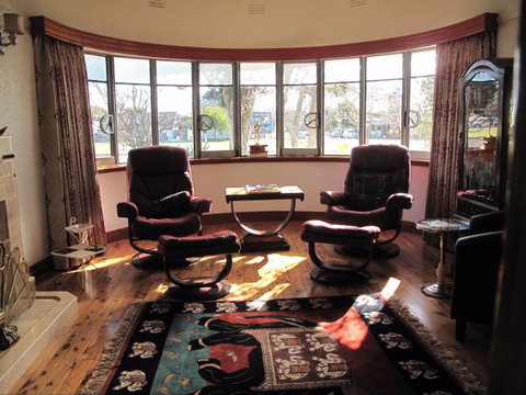 B&B Wodonga - Art Deco Accommodation - Sunshine Coast Tourism 5