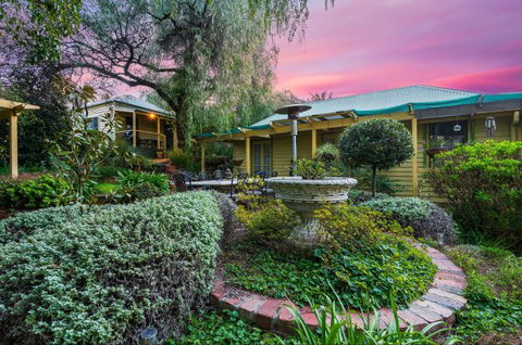 Bendigo Cottages Bed And Breakfast - Sunshine Coast Tourism 0