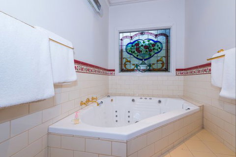 Bendigo Cottages Bed And Breakfast - Sunshine Coast Tourism 2