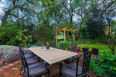 Bendigo Cottages Bed And Breakfast - Sunshine Coast Tourism 3