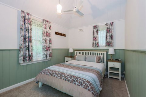 Bendigo Cottages Bed And Breakfast - Sunshine Coast Tourism 5